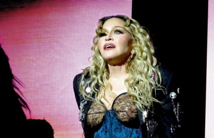 Madonna posa con i suoi figli, suo padre e il suo compagno per il Ringraziamento