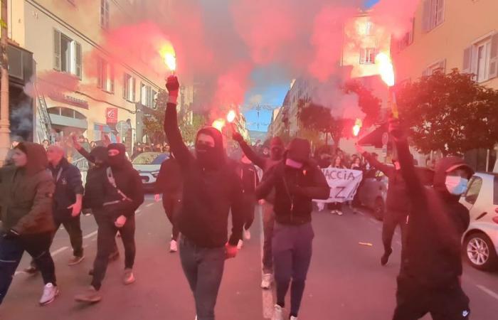 Gli studenti delle scuole superiori e degli universitari intensificano la mobilitazione contro il divieto di usare la lingua corsa nell'assemblea regionale