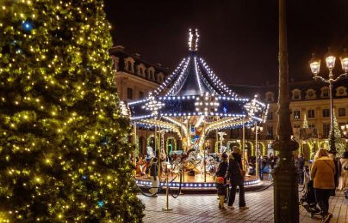 La top 10 degli alberi di Natale più belli di Parigi 2024: tanto da farti brillare gli occhi