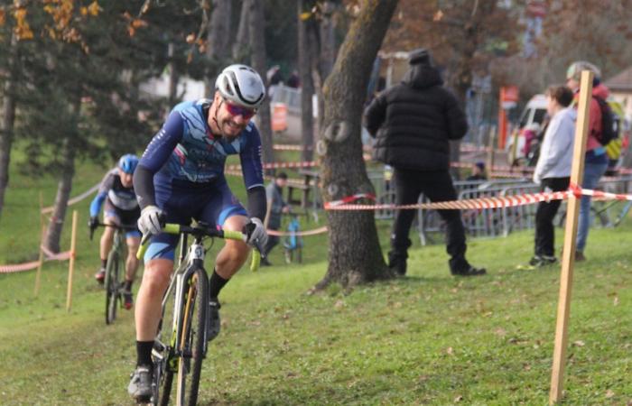 Ciclocross: William Millat davanti al fratello Adrien sulle alture di Le Creusot