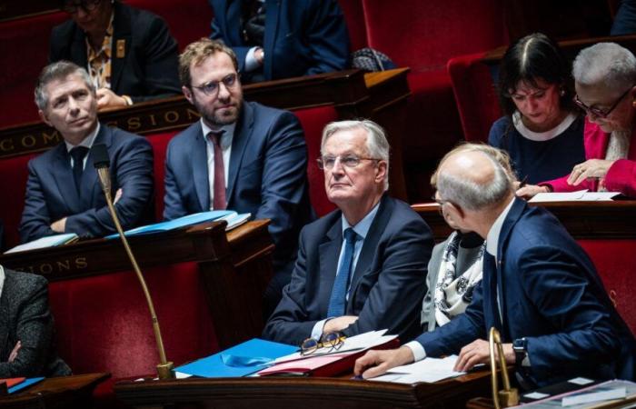 Giornata decisiva per il governo Barnier, minacciato con una mozione di censura