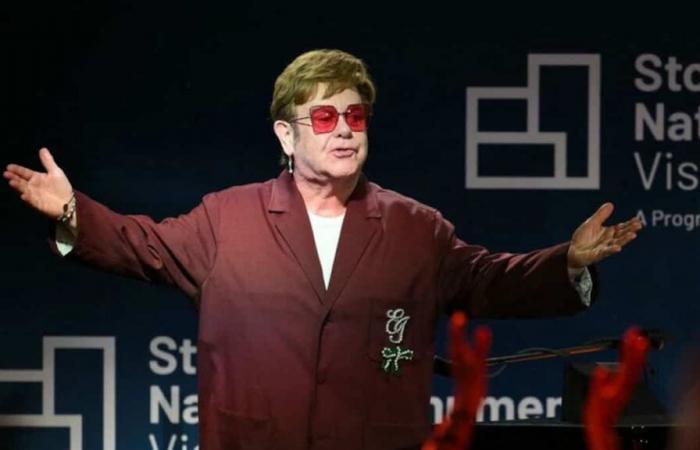 “Ho perso la vista”: Elton John non riesce a vedere il suo musical