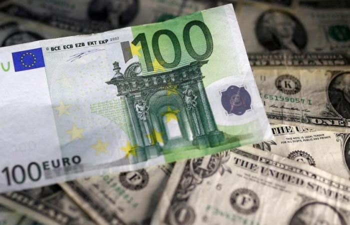 Di fronte alla minaccia di caduta del governo, l’euro perde l’1% rispetto al dollaro