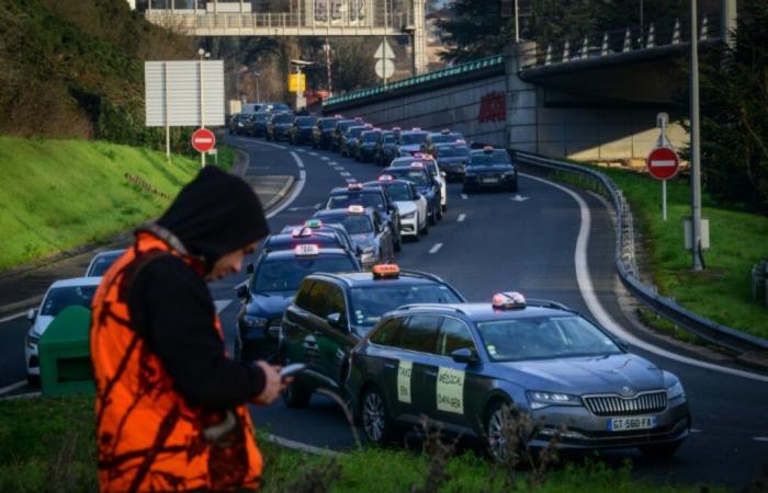 Trasporto malati: diverse centinaia di tassisti manifestano nei dintorni di Lione – 12/02/2024 alle 10:35