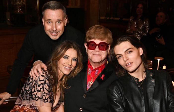 Elton John non riesce a vedere la première del suo nuovo musical | Enti e notizie sulle arti