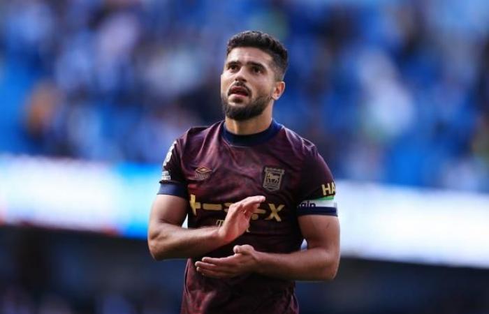 Il capitano dell’Ipswich Sam Morsy ha rifiutato di indossare una fascia arcobaleno