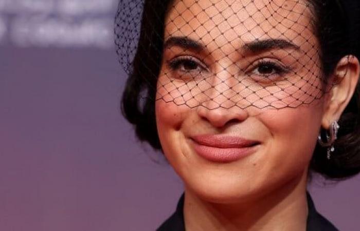 Festival di Marrakech: Camelia Jordana illumina il red carpet con un look retrò, Jamel Debbouze ritrova Monica Bellucci