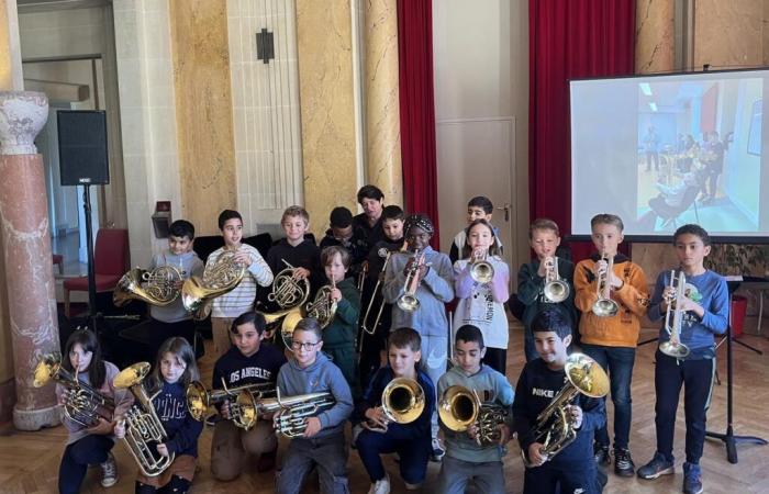 l'orchestra trova posto nell'orario della scuola di Cartesio