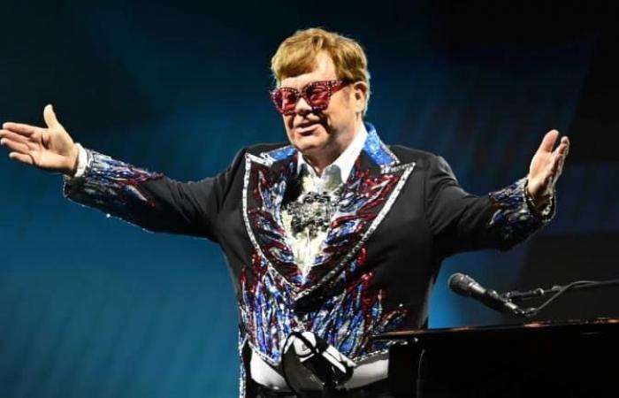 Elton John dà notizie dopo la sua infezione agli occhi