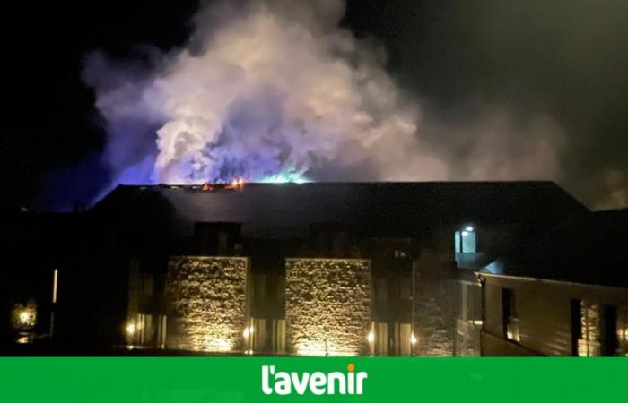 Un grande incendio è scoppiato al ristorante Wagyu, di fronte al “Sanglier des Ardennes” a Durbuy (foto)