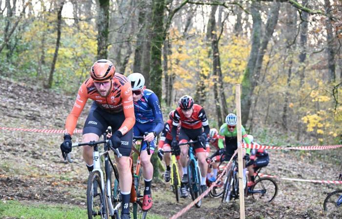 Ciclocross: William Millat davanti al fratello Adrien sulle alture di Le Creusot