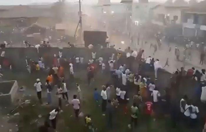 “Manifestazioni di malcontento” con “lancio di pietre” lasciano una cinquantina di morti a bordo campo di una partita di calcio in Guinea