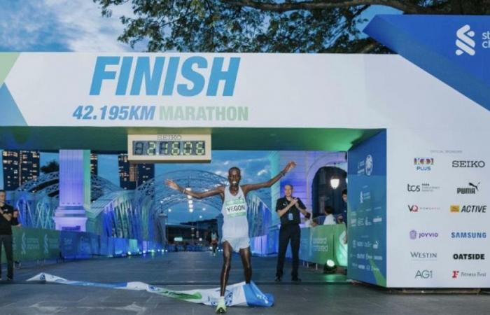 Atletica: Geoffrey Yegon ha vinto la maratona di Singapore.