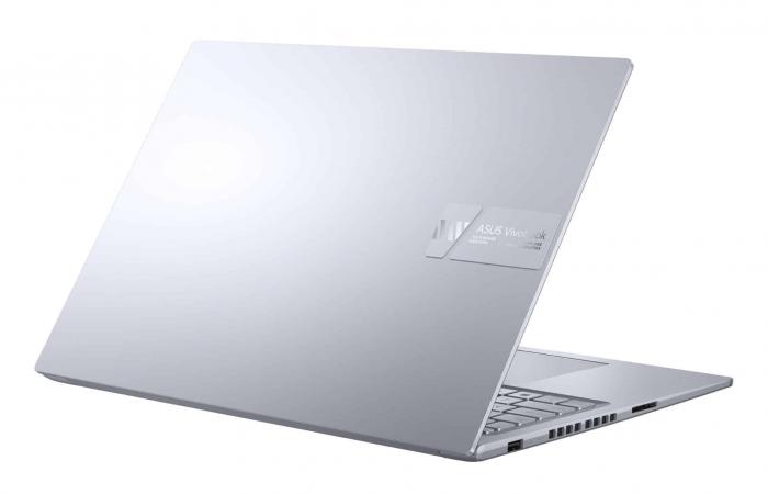 Promo 899€ In offerta a 899€ questo ultrabook Asus è adatto ai gamer ma anche ad altri utenti che cercano potenza e design sobrio