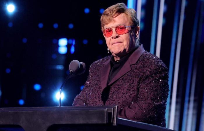 Elton John ha perso la vista e non ha potuto guardare il suo musical “Il diavolo veste Prada”