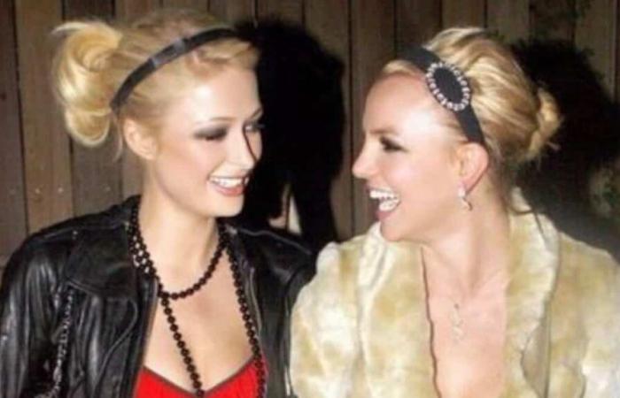 Paris Hilton celebra il compleanno di Britney Spears con foto iconiche mentre la cantante condivide video bizzarri nel giorno del suo compleanno