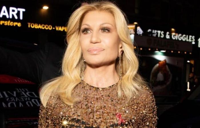 I fan criticano il look ‘irriconoscibile’ di Donatella Versace dopo il gala di beneficenza – Celebrity News – Intrattenimento