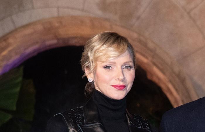 Charlene di Monaco si esibisce in pelle nera per una serata a due con Albert