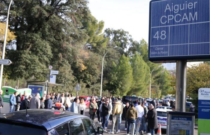 operazioni lumache, manifestazione davanti all'Assemblea nazionale, aggiornamento sulla mobilitazione dei taxi