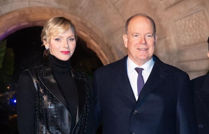 Charlene di Monaco si esibisce in pelle nera per una serata a due con Albert