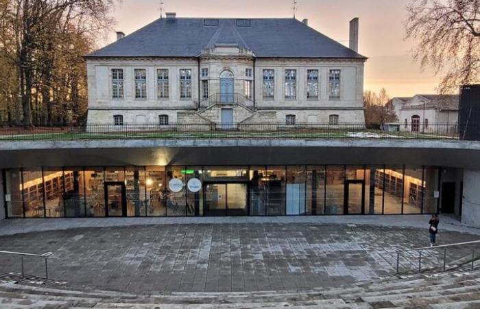 La mediateca giocattolo di Bruges si carica parzialmente d’acqua quando piove