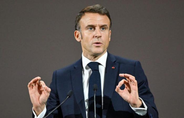 Emmanuel Macron risponde a chi ne chiede le dimissioni che sarà presidente “fino all’ultimo secondo”