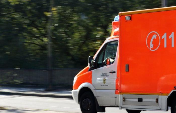 La prima chiamata alle 23, l'ultima alle 16,30 del giorno dopo: ha chiamato i soccorsi 5 volte, è arrivata l'ambulanza troppo tardi, è morto a casa per arresto cardiaco.