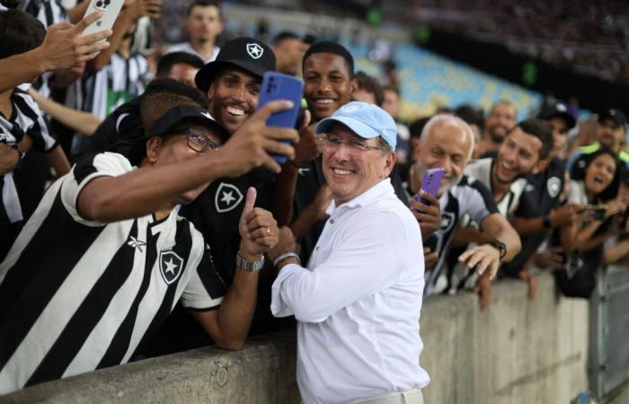 A Botafogo, John Textor elogiato dai tifosi