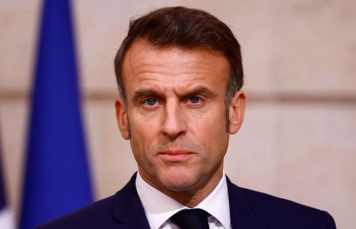 Emmanuel Macron chiude la porta a ogni ipotesi di dimissioni