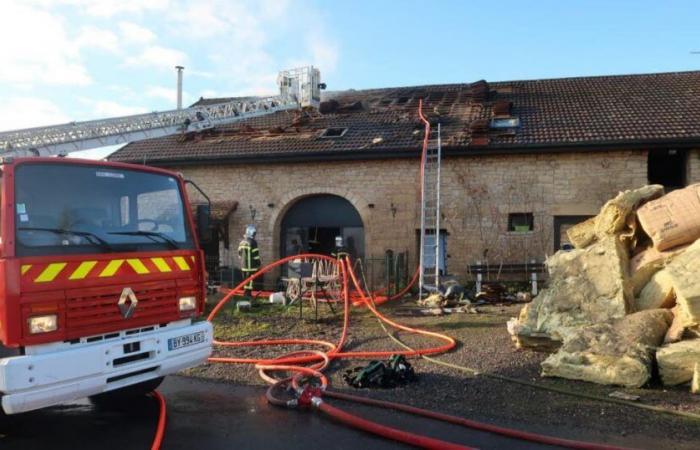 Alta Saona. Una vecchia fattoria colpita da un incendio a Dambenoît-lès-Colombe