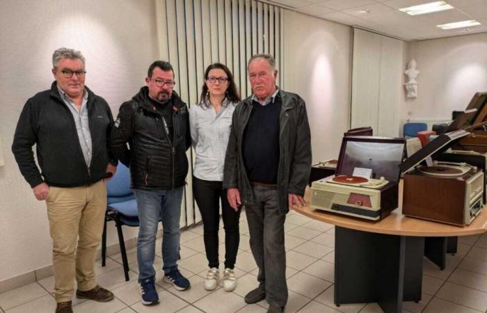 VIDEO. Nel Calvados, Jean colleziona e restaura vecchi giradischi