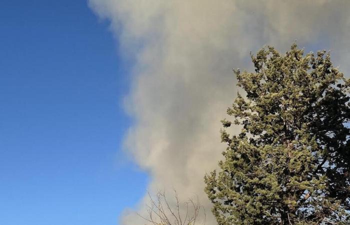 un incendio in casa mobilita i vigili del fuoco