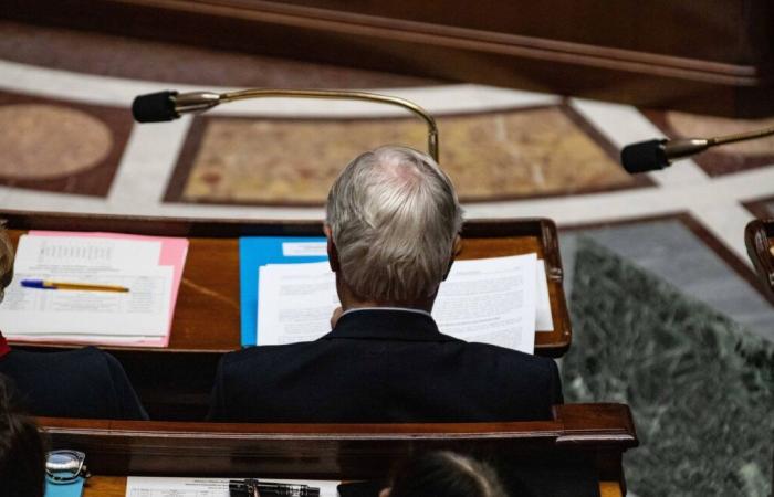 “È complicato qui, eh? »… Michel Barnier rovesciato dalla sinistra e dalla RN