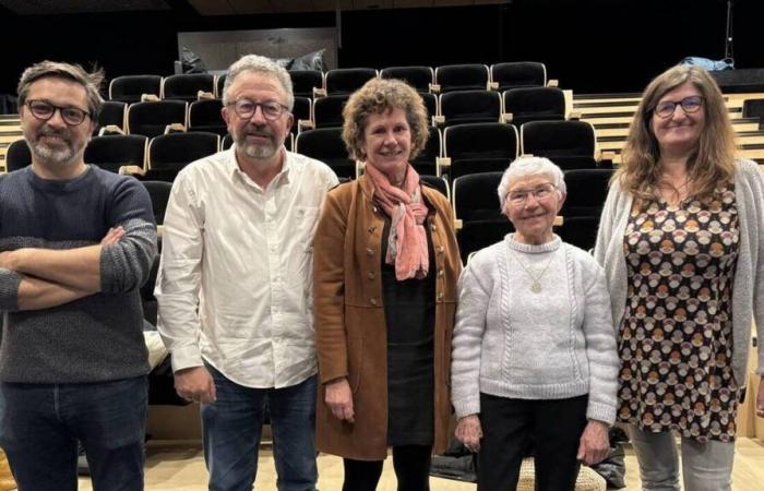 in un documentario un’operaia racconta la sua vita in fabbrica