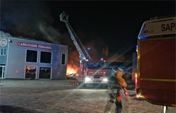 Vigili del fuoco, su larga scala e droni per domare questo enorme incendio nel Lot-et-Garonne