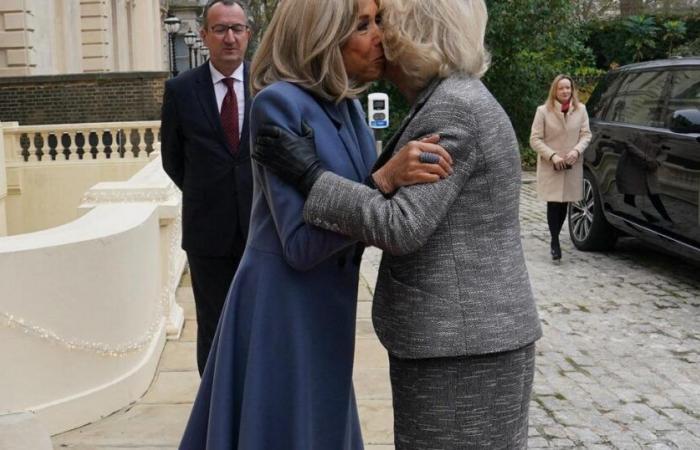 Nelle foto, il cordiale incontro di Brigitte Macron e della Regina Camilla a Londra