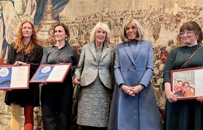 La Regina Camilla e Brigitte Macron consegnano un premio per promuovere la lettura tra le due sponde della Manica