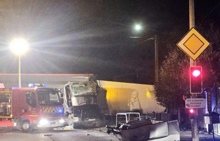 Violento scontro tra due mezzi pesanti su una strada del nord