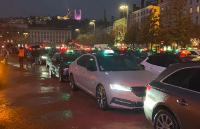 sono stati revocati i blocchi e il raduno di Place Bellecour nella metropoli di Lione