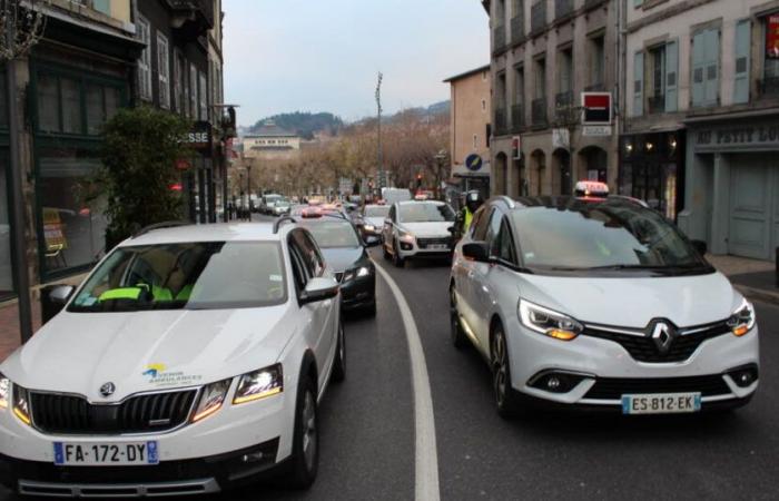 Alta Loira. Dopo Lione, i taxi scesero a Le Puy-en-Velay