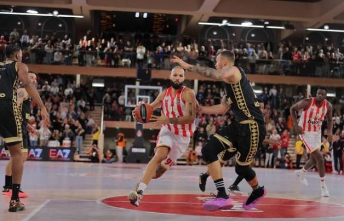 Il Monaco subisce gol nel finale della partita contro l'Olympiacos di Evan Fournier in Eurolega