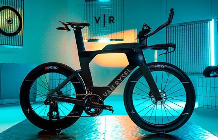 Van Rysel lancia due bici da triathlon, XCR Tri