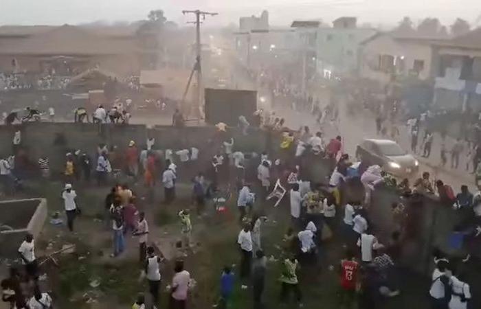 Guinea: 135 persone uccise in uno scontro allo stadio, secondo le organizzazioni per i diritti umani