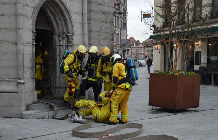 Simulazione dell’incendio al campanile di Tournai ed esercitazione a grandezza naturale per i vigili del fuoco: il carillonneur è stato salvato!