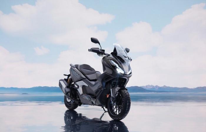 Honda ADV350 viene aggiornato per il 2025 con numerosi miglioramenti.