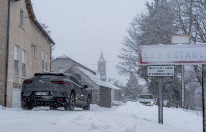 un passo chiuso nella Loira, strade talvolta innevate nell'Alta Loira