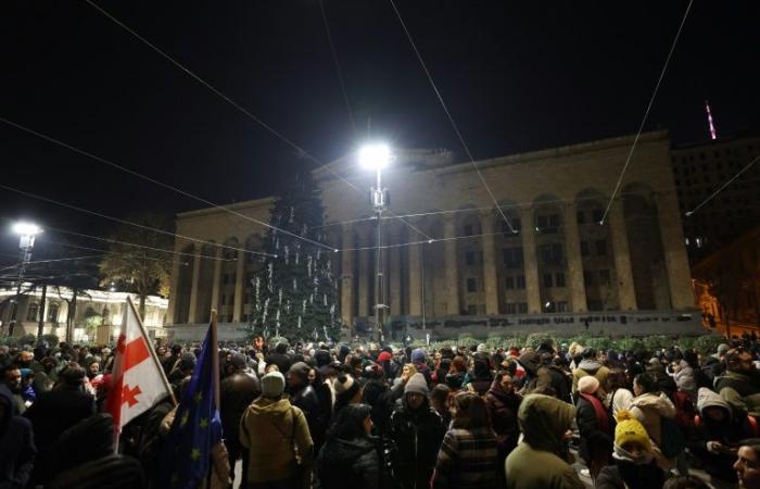 Georgia: migliaia di manifestanti pro-UE si sono riuniti per la dodicesima notte