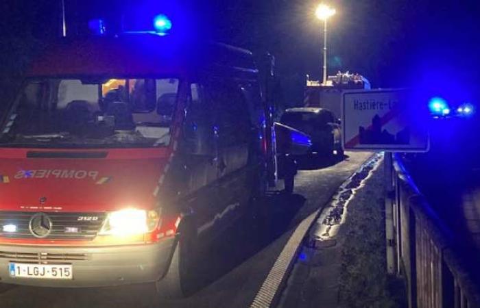 Un'auto cade nella Mosa a Hastière, ricerche interrotte a causa del flusso