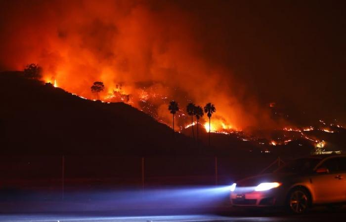 Dick Van Dyke tra le celebrità evacuate dal paradiso balneare mentre il fuoco incombe