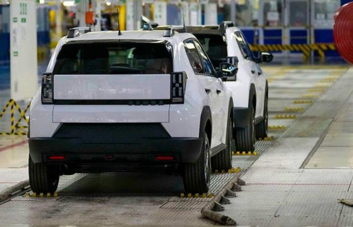 Industria automobilistica: Stellantis e CATL investono miliardi in batterie in Spagna